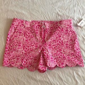 NWT Crown & Ivy Floral Print Shorts with Scalloped Edge